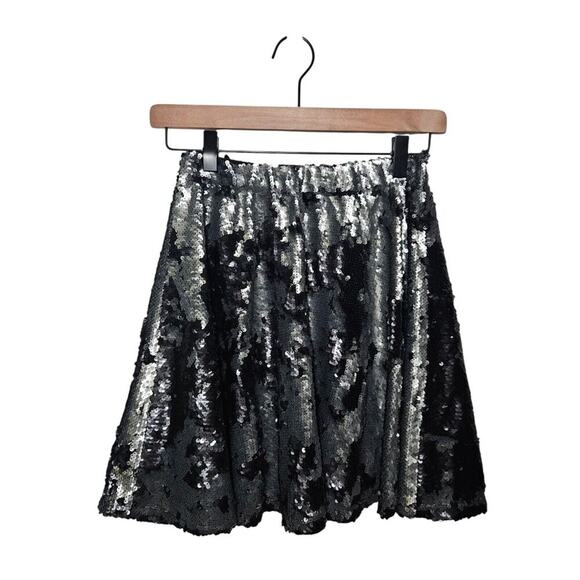 T+J Designs Silver Sequin Mini Skirt size XS/S Disco Glam Y2K Holiday Party - Picture 1 of 8